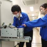 発券機の保守点検の様子